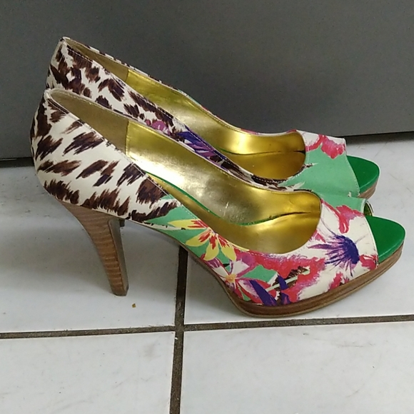 Heels - Picture 3 of 4